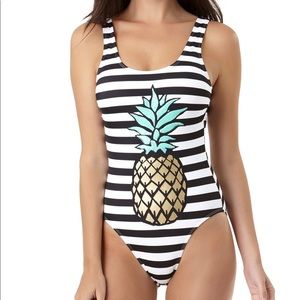 No boundaries pineapple black and white one piece